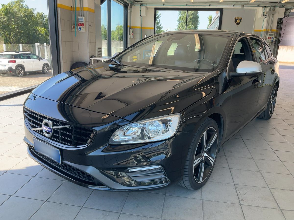 Volvo V60 2018 — photo 1