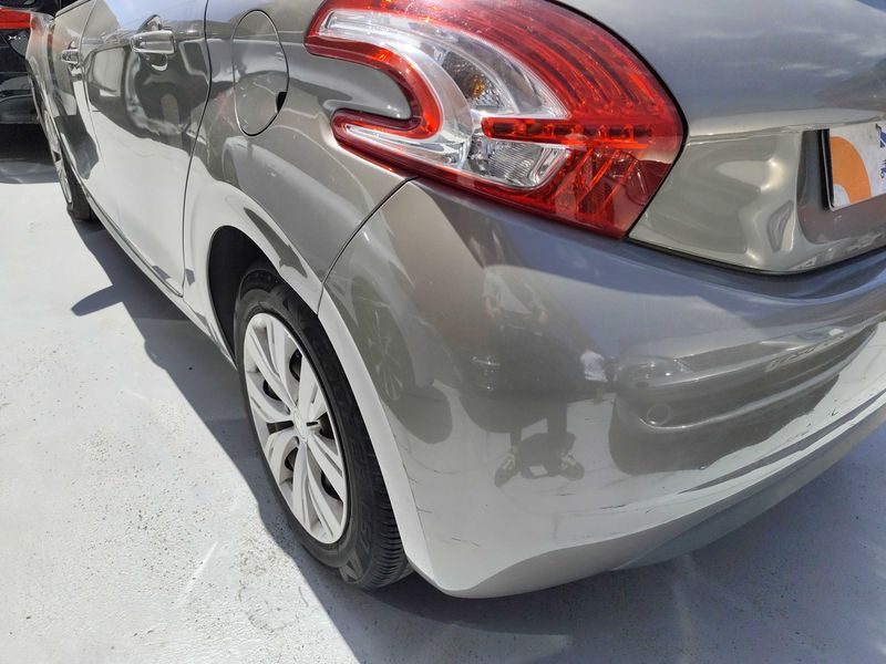 Peugeot 208 1.4 HDi Active 2014 – снимка 19