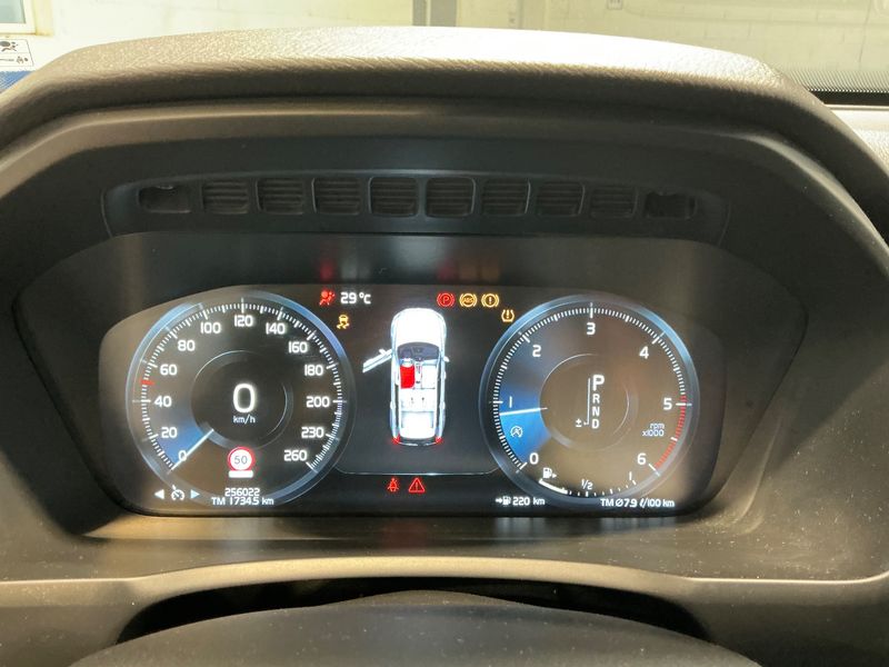 Volvo XC90 2.0 D5 Momentum AWD 2015 – снимка 18