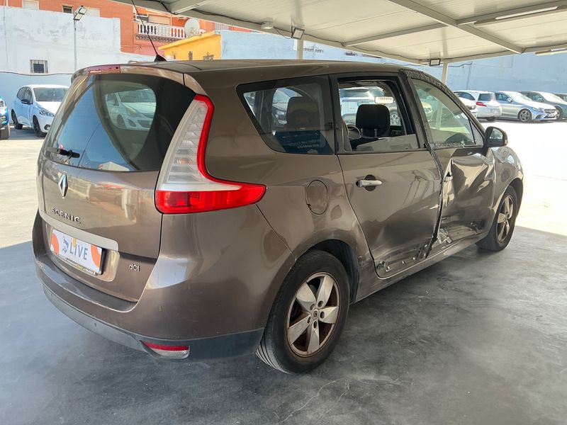 Renault Grand Scenic 1.9 dCi Dynamique — zdjęcie 2