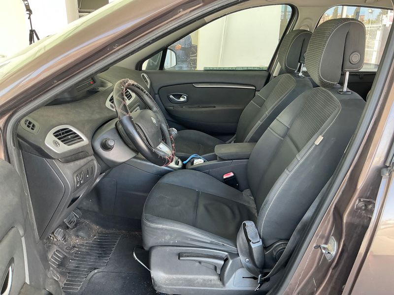 Renault Grand Scenic 1.9 dCi Dynamique — zdjęcie 3