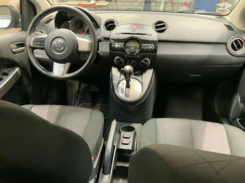 Mazda 2 1.5 Center-Line — zdjęcie 12