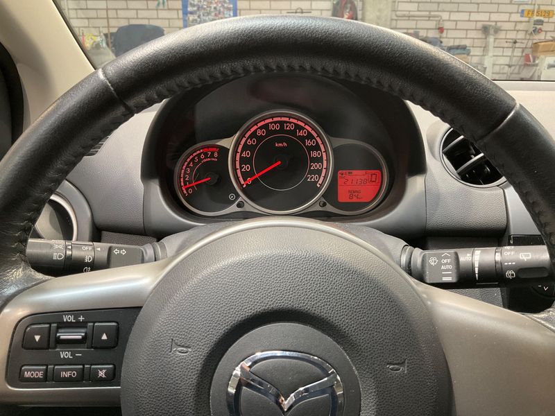 Mazda 2 1.5 Center-Line — zdjęcie 13