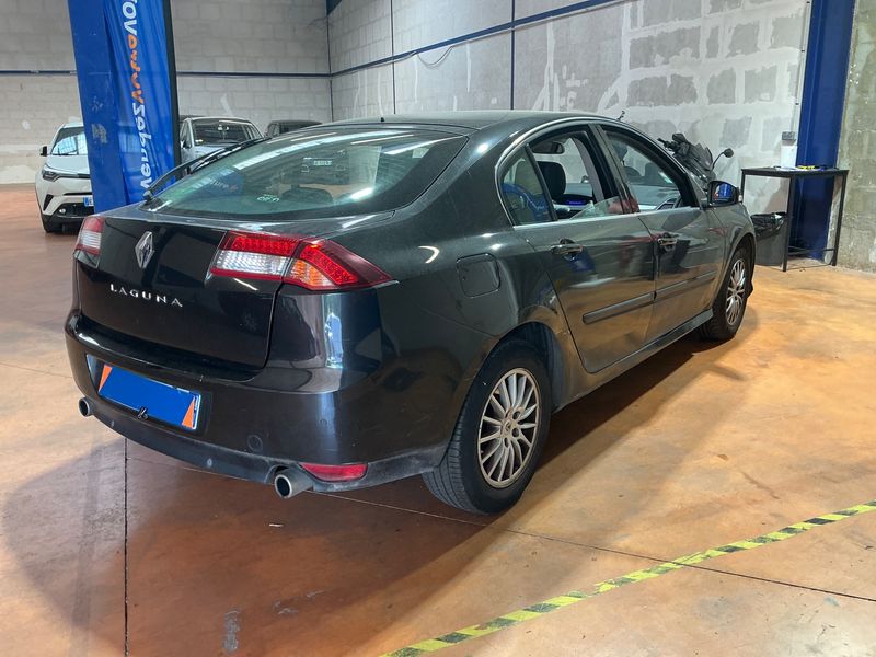 Renault Laguna 2.0 dCi Black Edition — zdjęcie 2