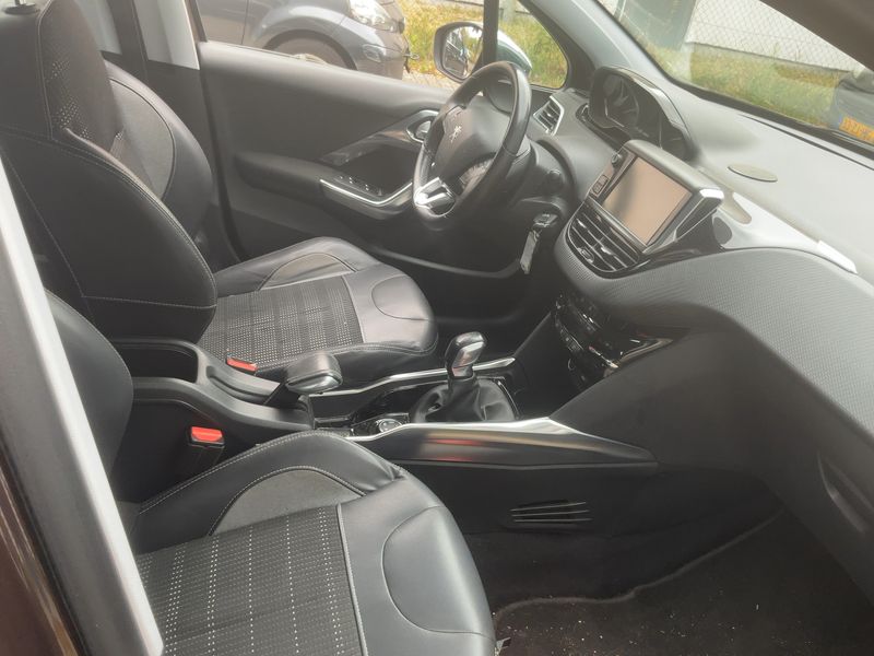 Peugeot 2008 1.6 Allure — zdjęcie 11