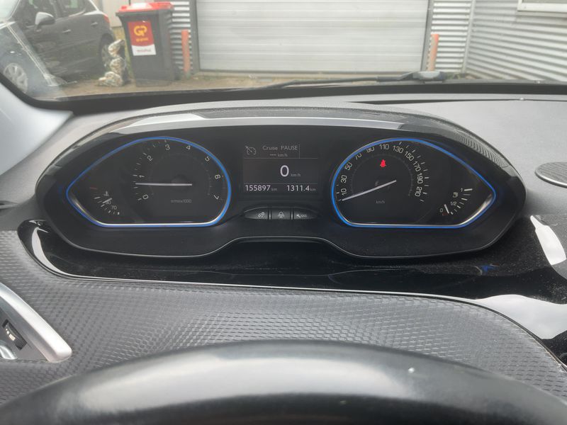 Peugeot 2008 1.6 Allure — zdjęcie 13