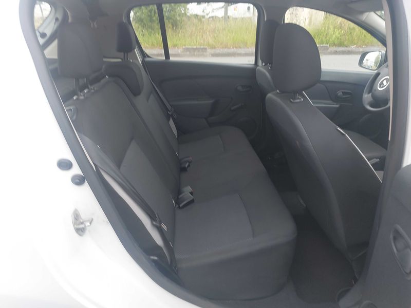 Dacia Sandero 1.2 Ambiance — zdjęcie 13
