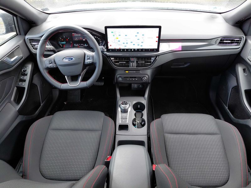 Ford Focus 1.5 TDCi EcoBlue ST-Line — zdjęcie 11