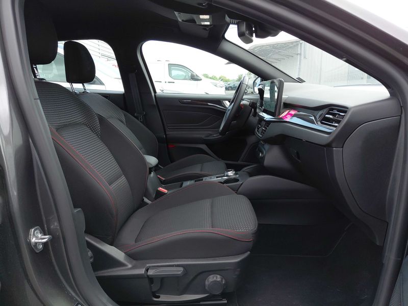 Ford Focus 1.5 TDCi EcoBlue ST-Line — zdjęcie 10