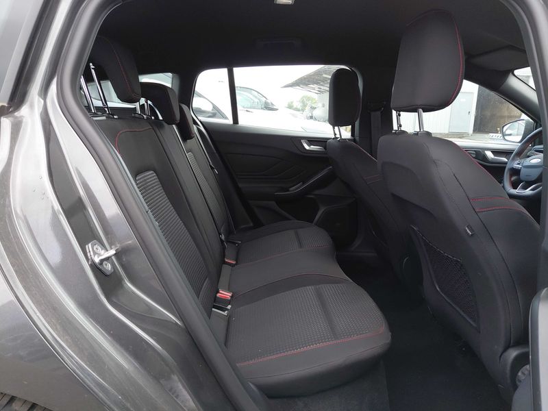 Ford Focus 1.5 TDCi EcoBlue ST-Line — zdjęcie 14
