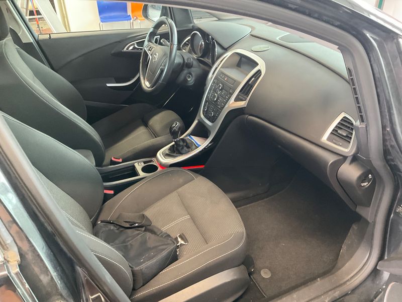 Opel Astra 1.4 Turbo Sport 2011 – снимка 3