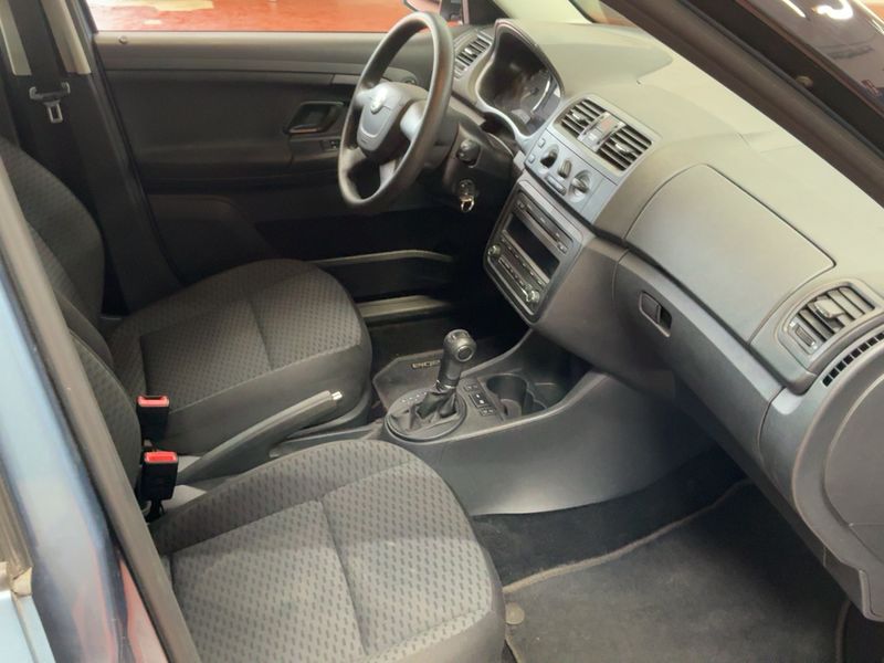 Skoda Fabia 1.2 TSI Ambiente — zdjęcie 11
