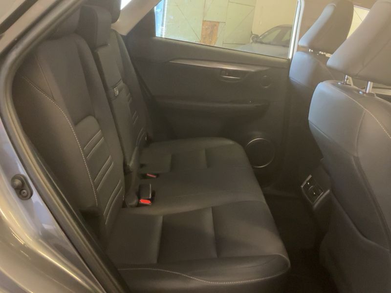 Lexus NX-Serie NX 300h E-Four Pack Business — zdjęcie 14
