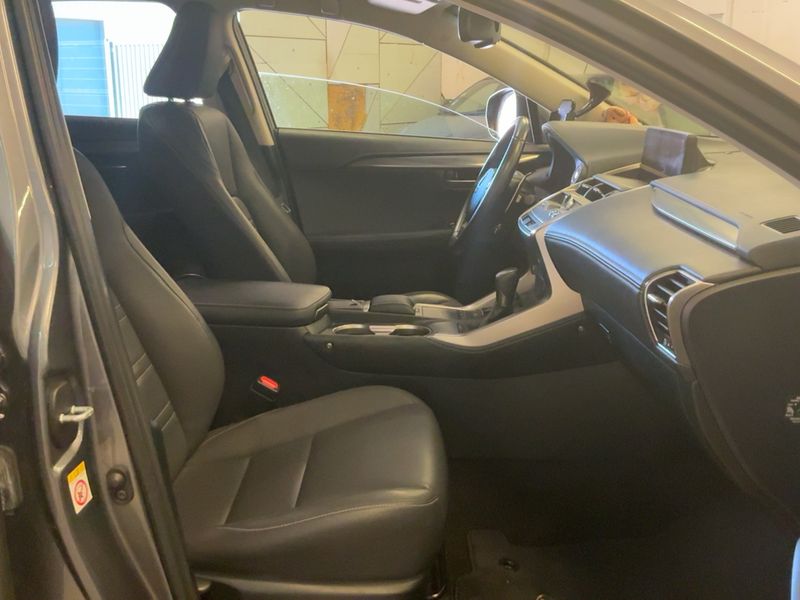 Lexus NX-Serie NX 300h E-Four Pack Business — zdjęcie 11