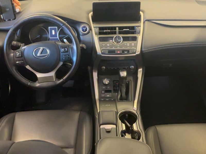 Lexus NX-Serie NX 300h E-Four Pack Business — zdjęcie 12