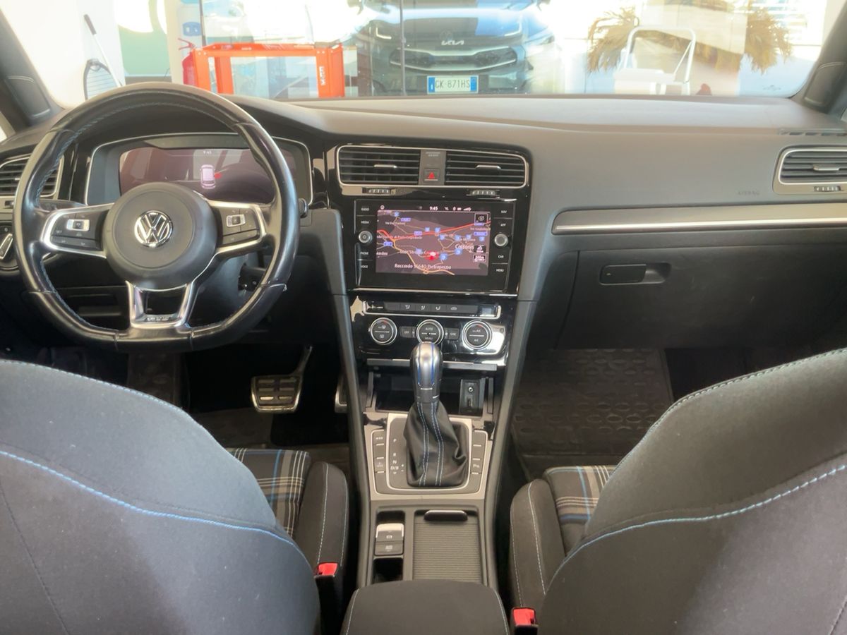 Volkswagen Golf 2018 — photo 18