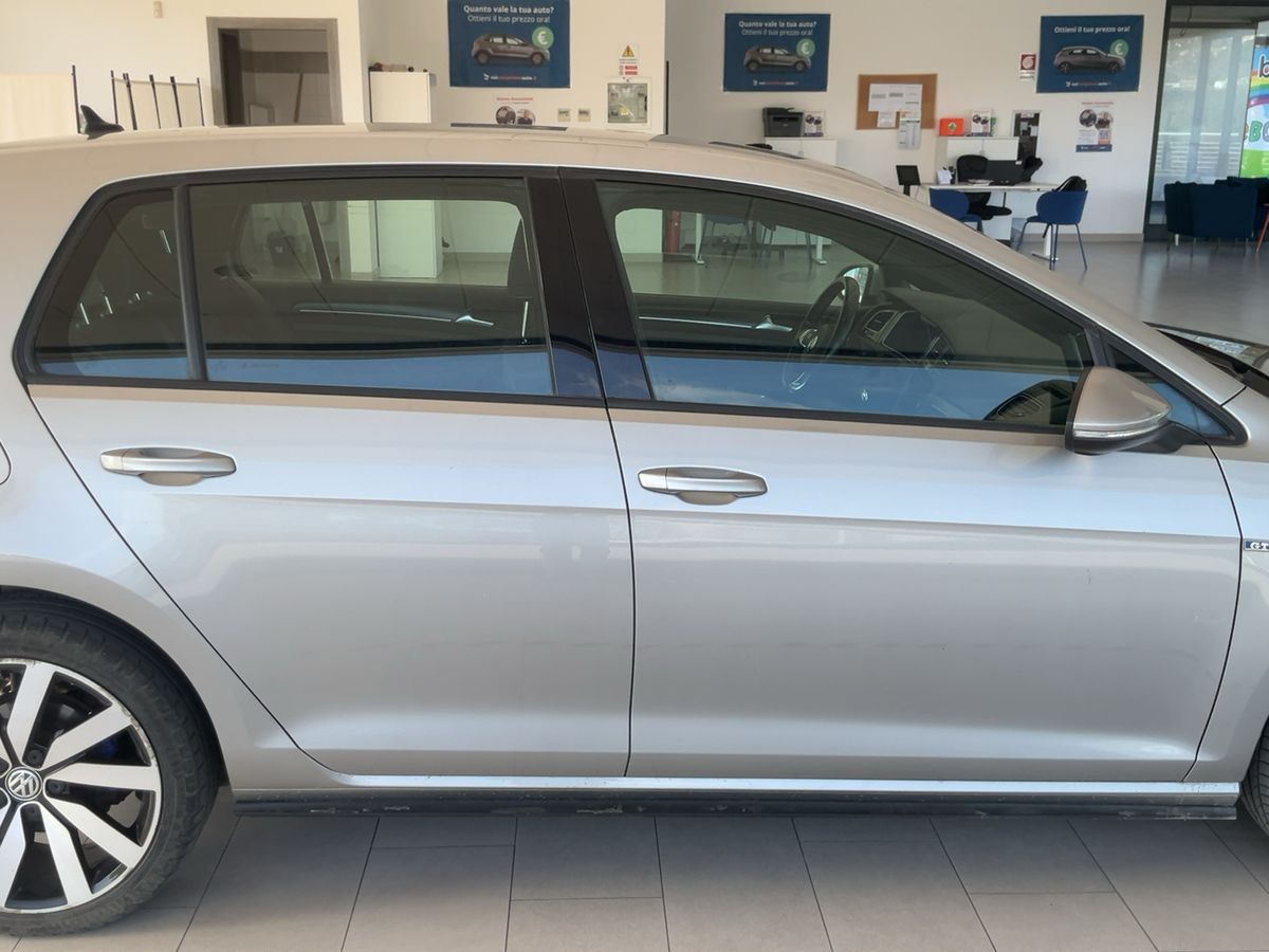 Volkswagen Golf 2018 — photo 11