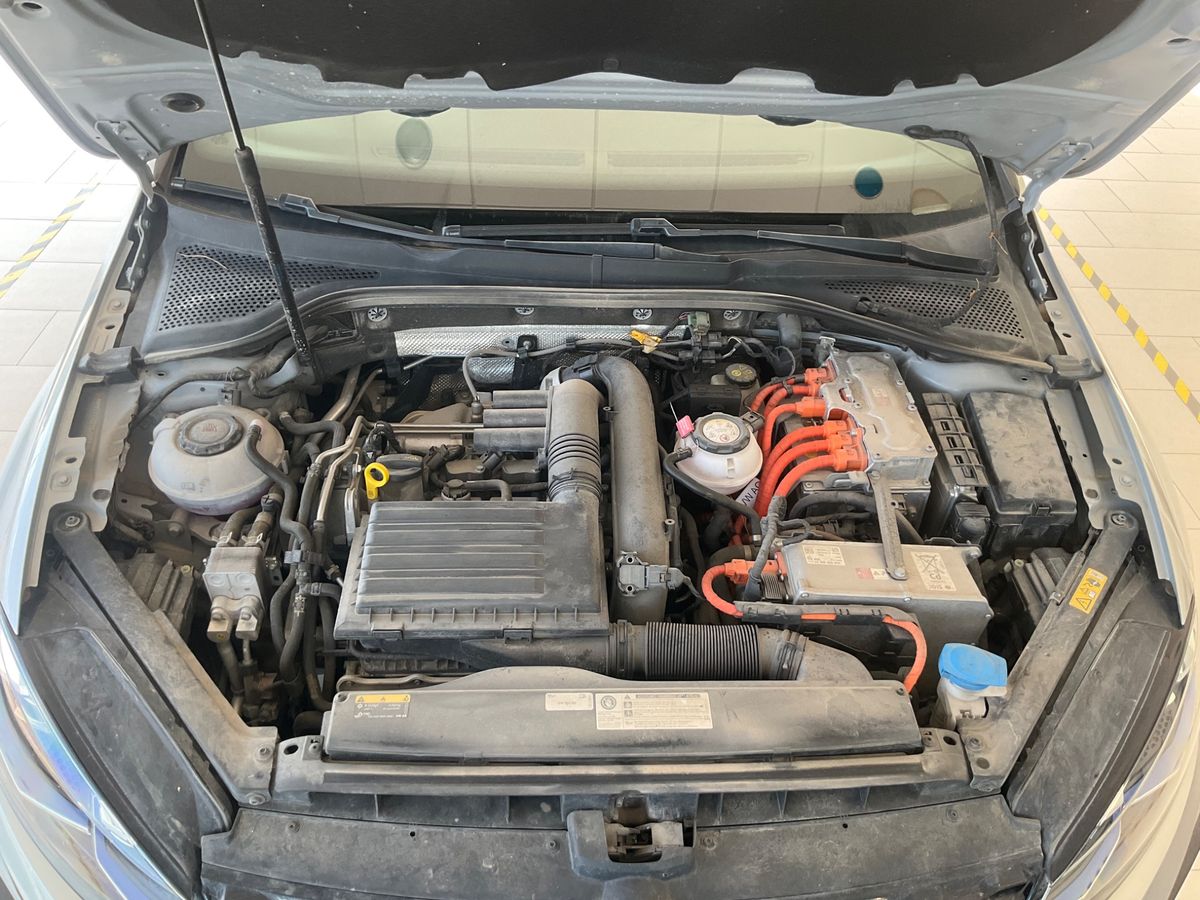 Volkswagen Golf 2018 — photo 28