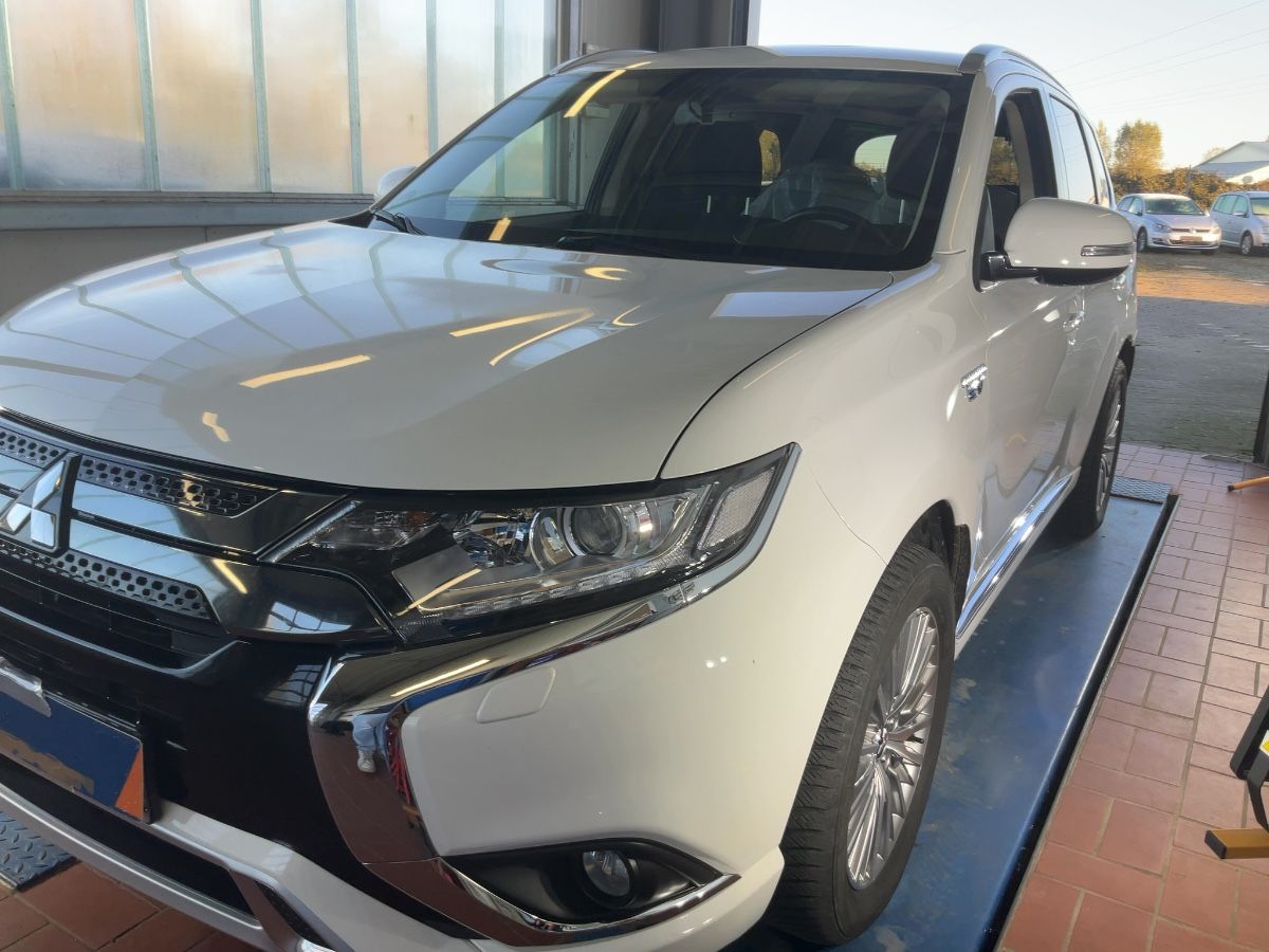 Mitsubishi Outlander 2.4 PHEV 4WD