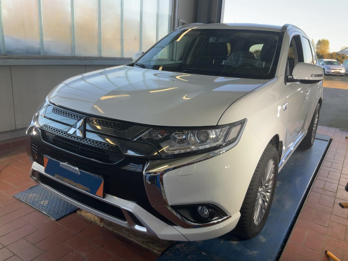 Mitsubishi Outlander 2.4 PHEV 4WD