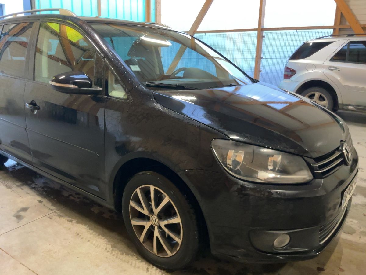Volkswagen Touran 2011 — photo 13