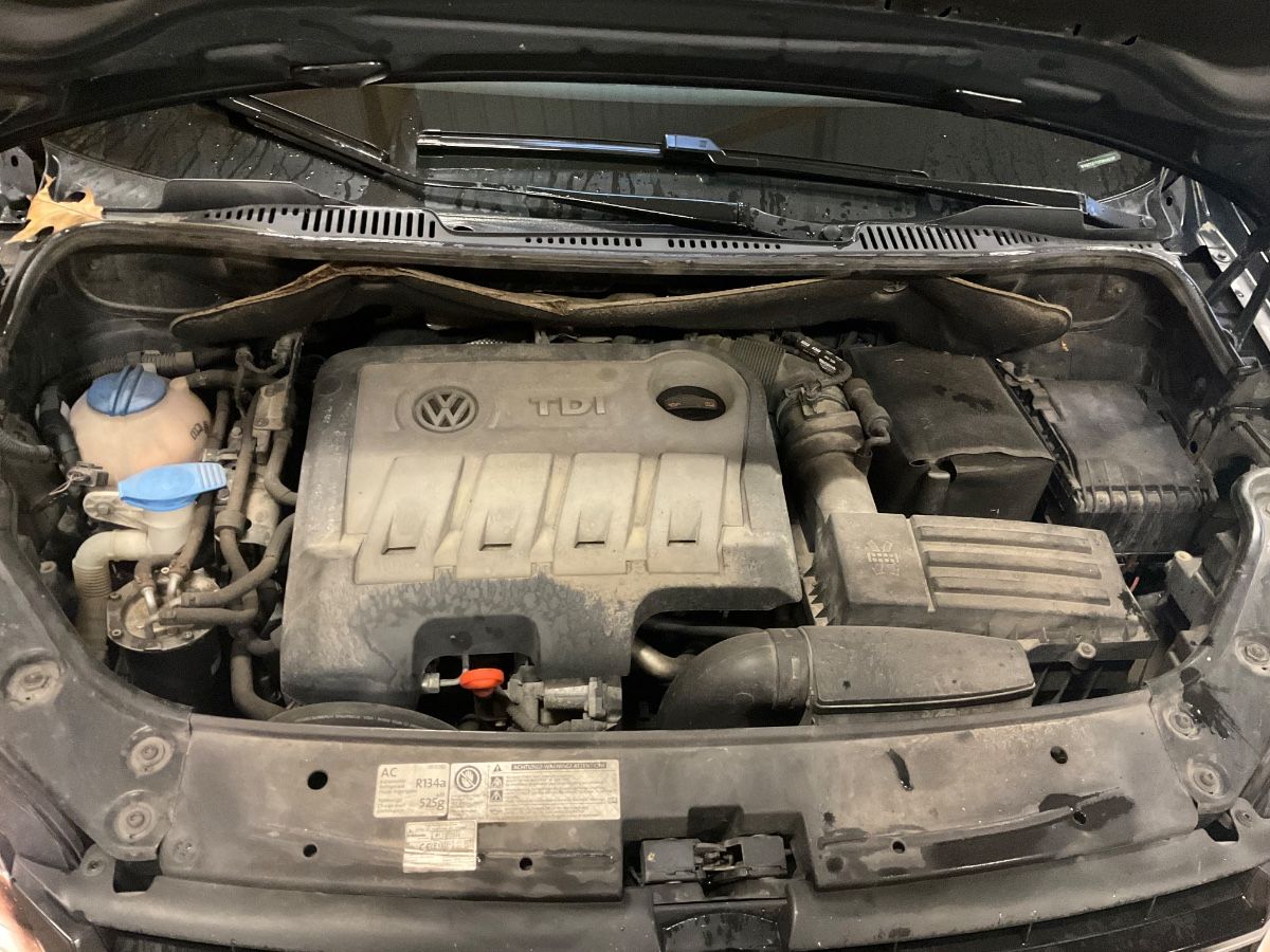 Volkswagen Touran 2011 — photo 23