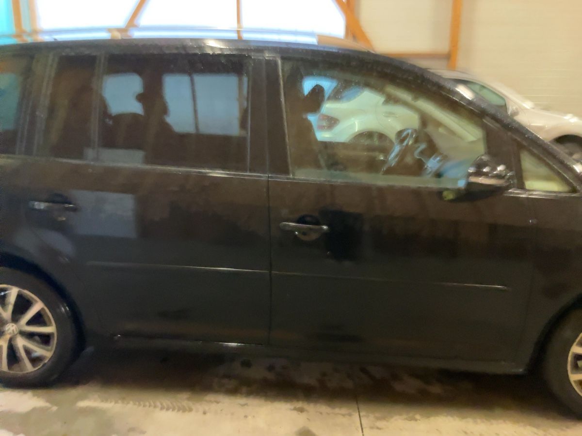 Volkswagen Touran 2011 — photo 11