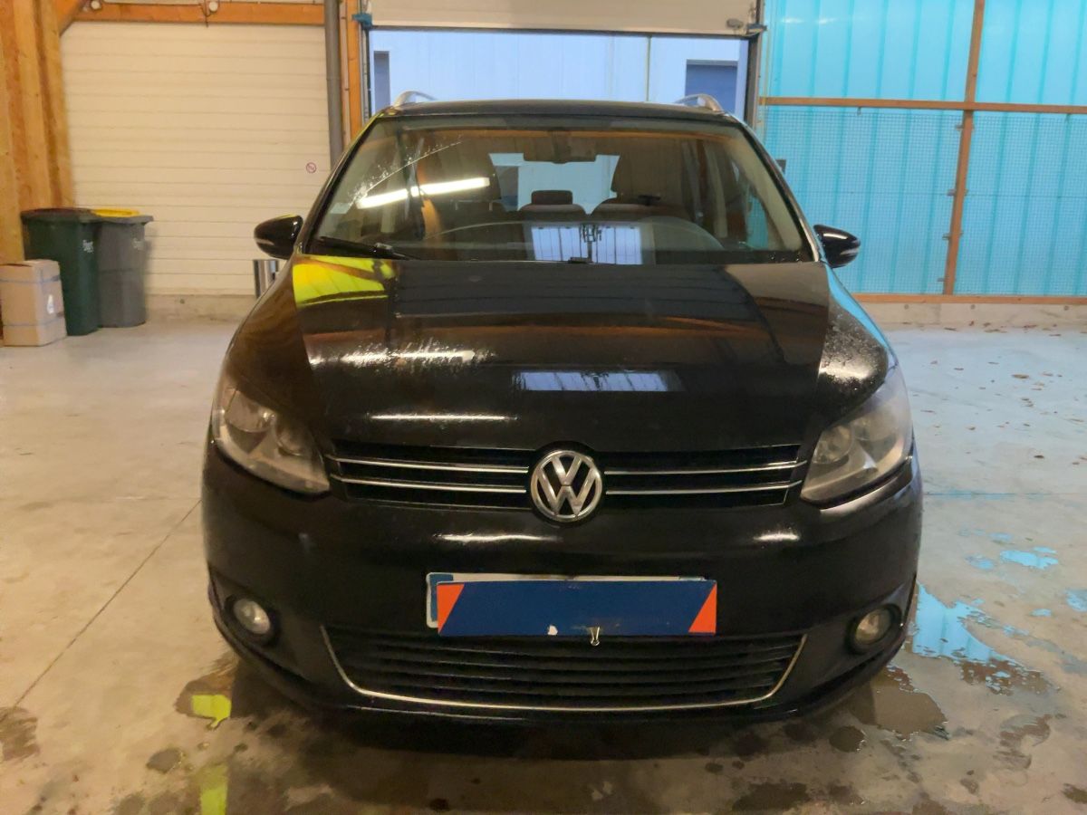 Volkswagen Touran 2011 — photo 15