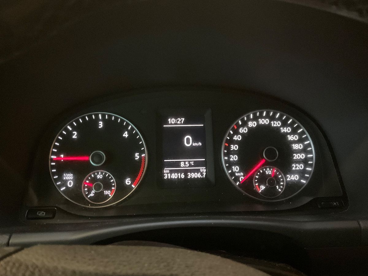 Volkswagen Touran 2011 — photo 19