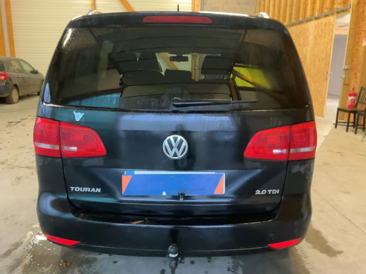 Volkswagen Touran 2011 — photo 8