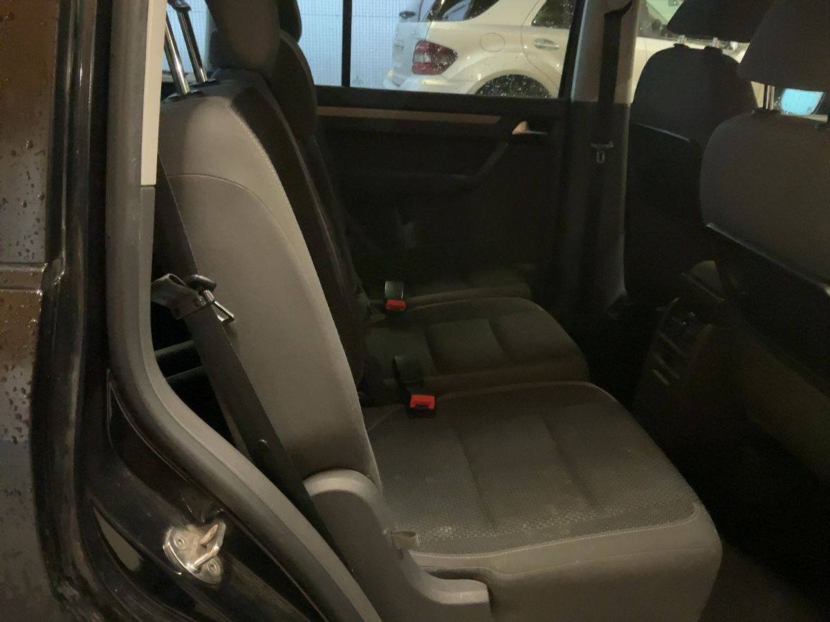 Volkswagen Touran 2011 — photo 20