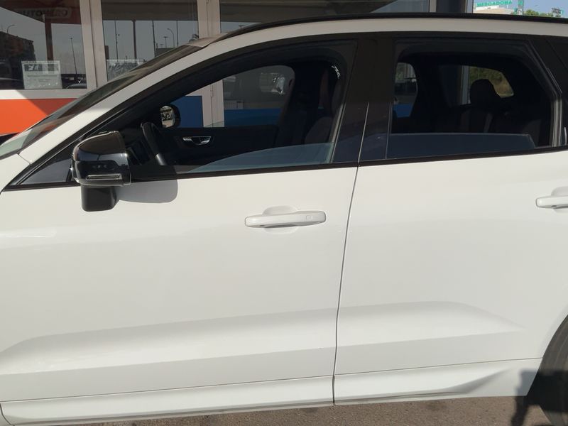 Volvo XC60 2.0 B4 Mild-Hybrid R Design 2WD — zdjęcie 4