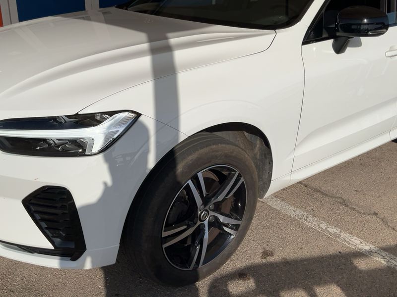 Volvo XC60 2.0 B4 Mild-Hybrid R Design 2WD — zdjęcie 2