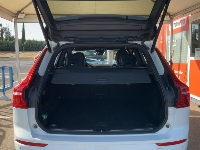 Volvo XC60 2.0 B4 Mild-Hybrid R Design 2WD — zdjęcie 10