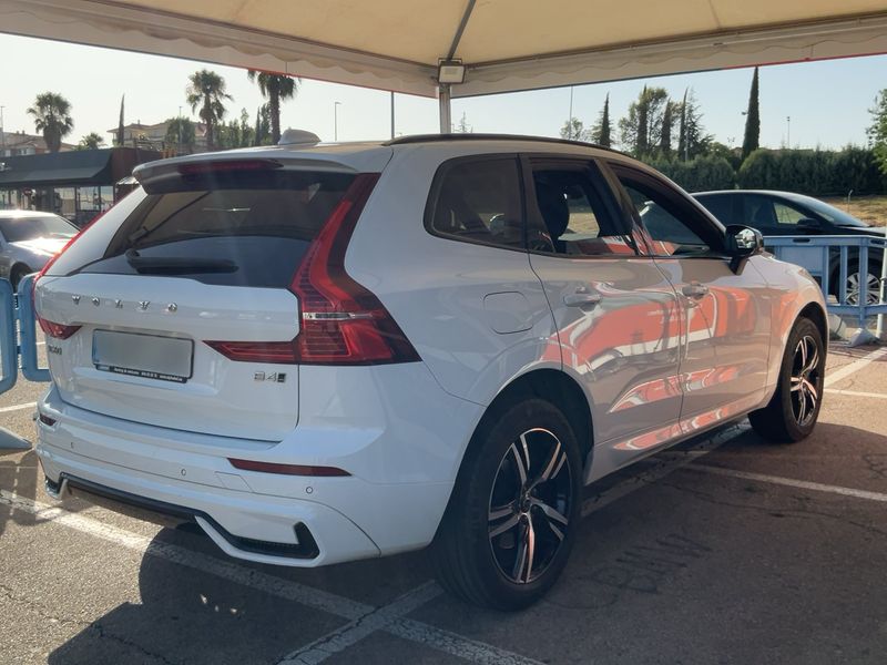 Volvo XC60 2.0 B4 Mild-Hybrid R Design 2WD — zdjęcie 6