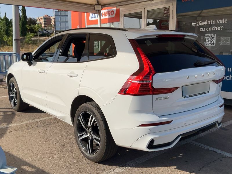 Volvo XC60 2.0 B4 Mild-Hybrid R Design 2WD — zdjęcie 3