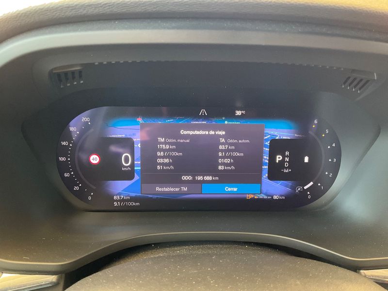 Volvo XC60 2.0 B4 Mild-Hybrid R Design 2WD — zdjęcie 13