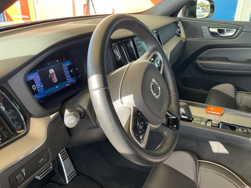 Volvo XC60 2.0 B4 Mild-Hybrid R Design 2WD 2022 – снимка 22