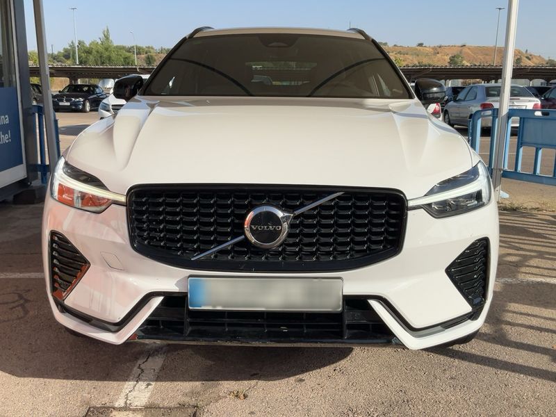 Volvo XC60 2.0 B4 Mild-Hybrid R Design 2WD — zdjęcie 9