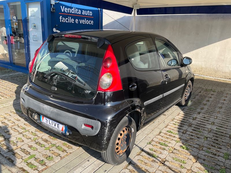 Peugeot 107 1.4 HDi Plasir — zdjęcie 2