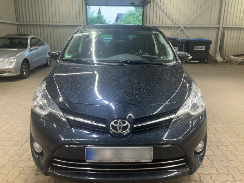 Toyota Verso 2.0 D-4D Life — zdjęcie 9