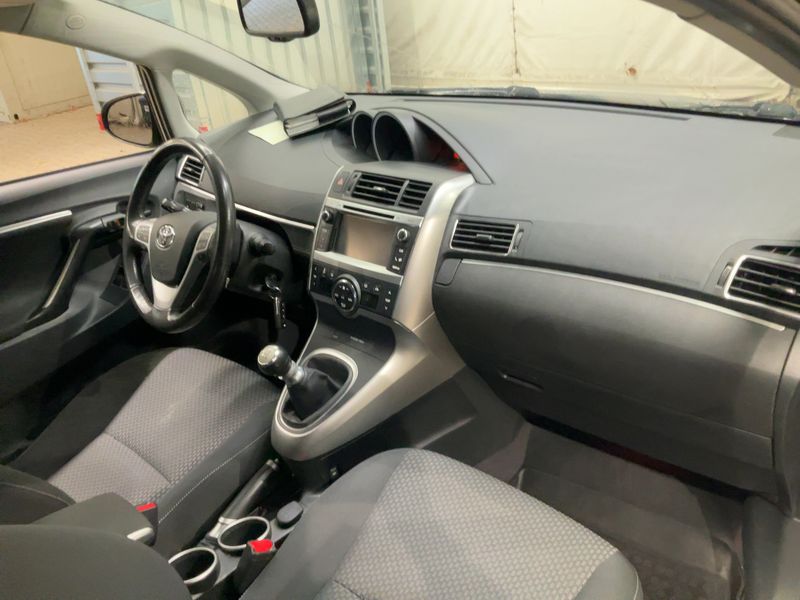 Toyota Verso 2.0 D-4D Life — zdjęcie 12