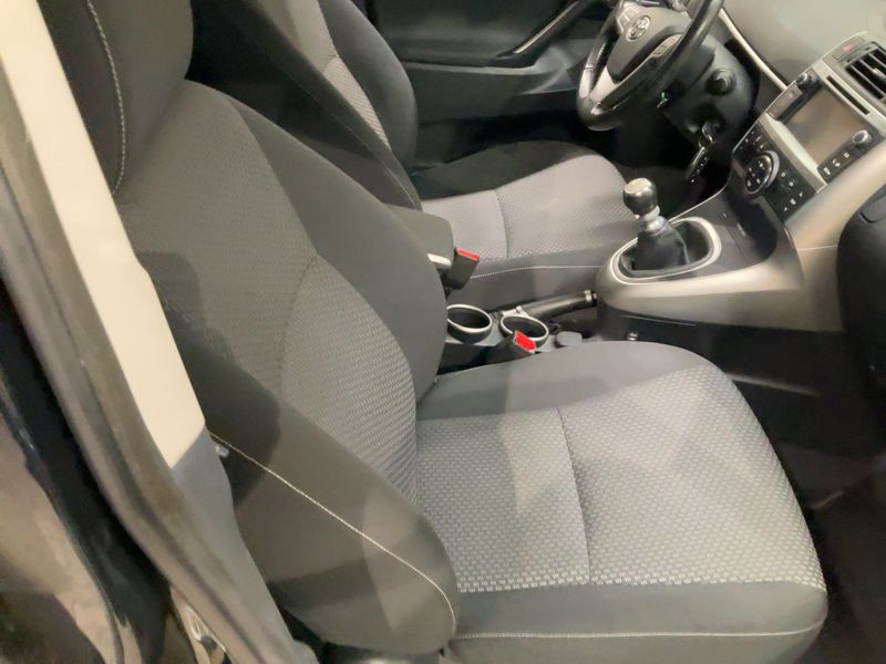 Toyota Verso 2.0 D-4D Life — zdjęcie 11