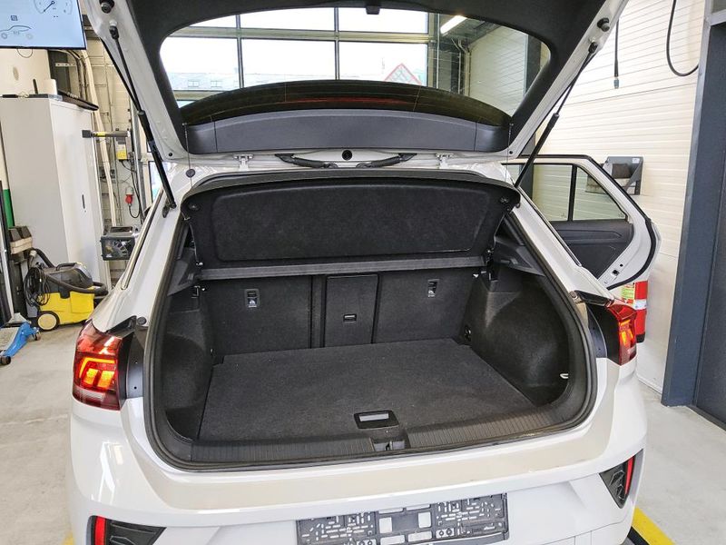 Volkswagen T-Roc 1.0 TSI R-Line — zdjęcie 19