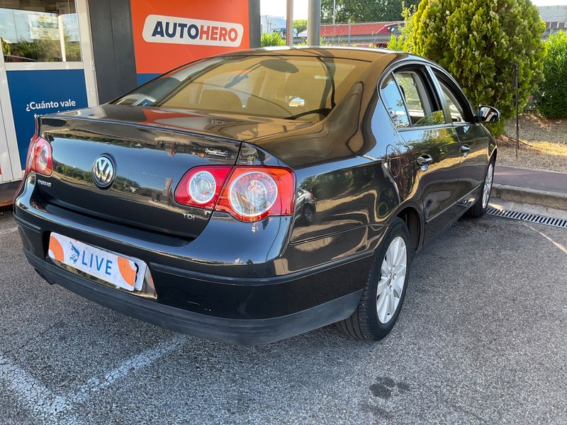 Volkswagen Passat 2.0 TDI Edition Plus — zdjęcie 2