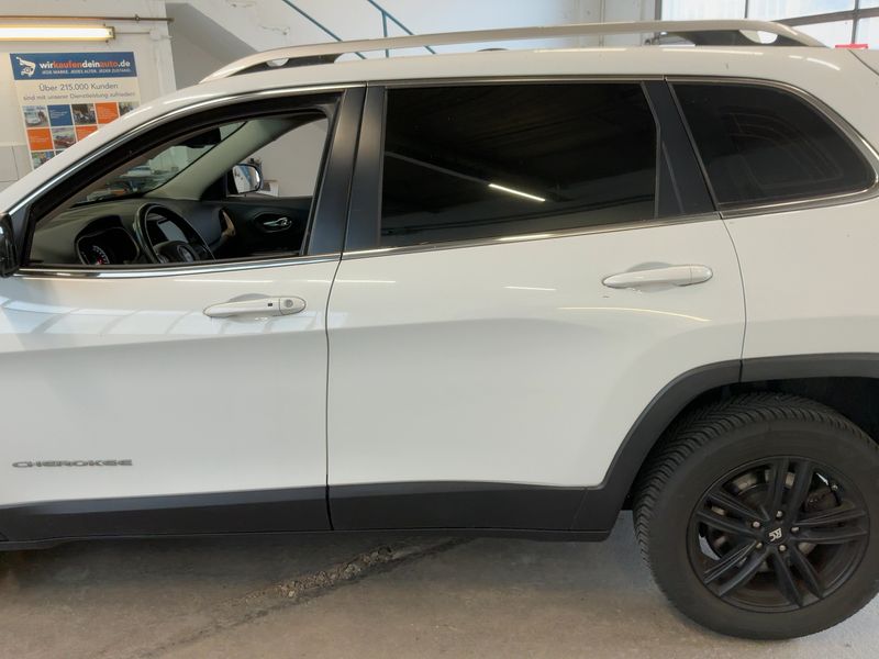Jeep Cherokee 2.0 M-Jet Longitude 4WD — zdjęcie 4