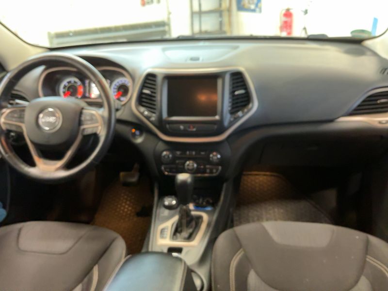 Jeep Cherokee 2.0 M-Jet Longitude 4WD — zdjęcie 12