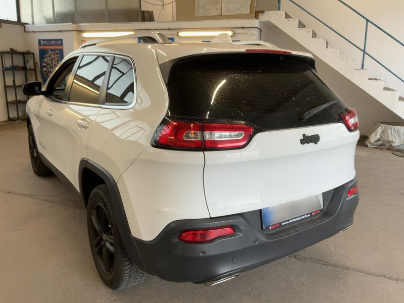 Jeep Cherokee 2.0 M-Jet Longitude 4WD — zdjęcie 3