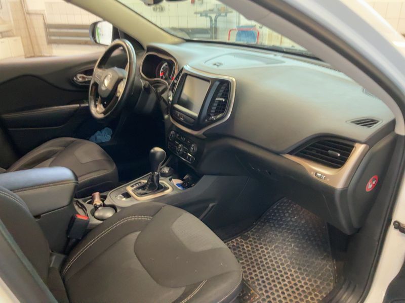 Jeep Cherokee 2.0 M-Jet Longitude 4WD — zdjęcie 11