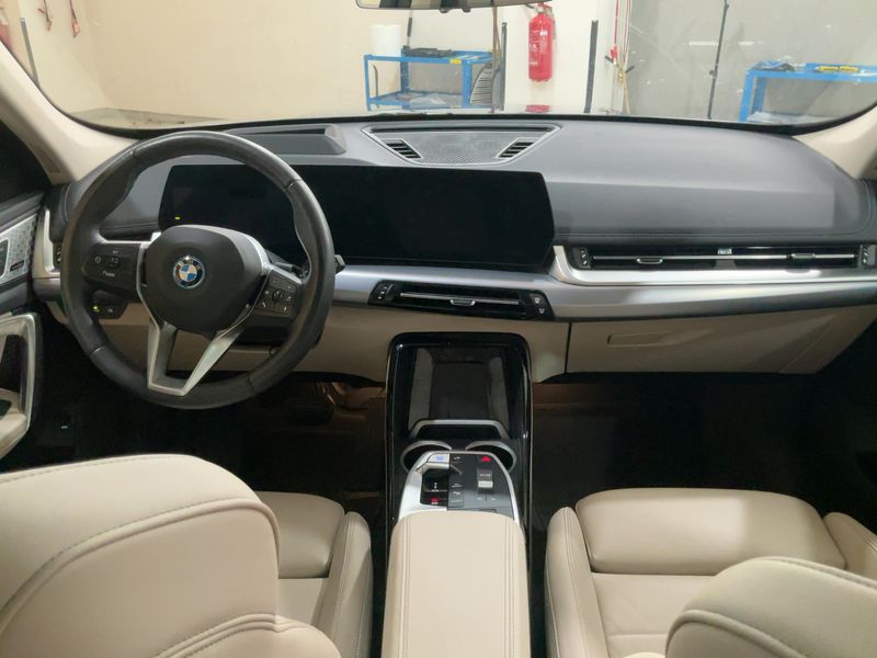 BMW iX1 xDrive 30 xLine — zdjęcie 12